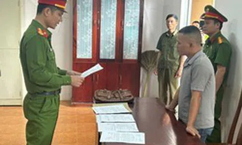 Quyết định bắt tạm giam quản lý quán cà phê Nguyễn Văn Quân SN 1984