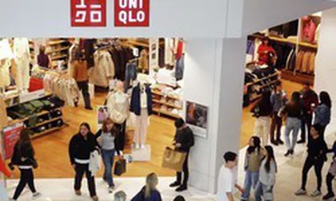 Vì sao "cầm nhầm" quần áo ra ngoài cửa hàng Uniqlo là còi hú inh tai, báo hiệu bạn ăn trộm?