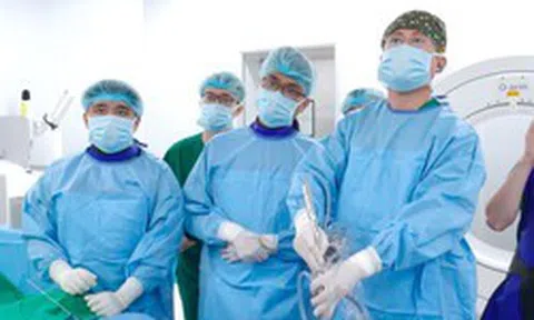 1 bệnh viện tại Hà Nội vừa ghi dấu bước tiến mới: Mổ cột sống thành công qua vết rạch chỉ 1cm