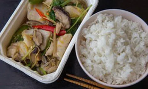 Tại sao cơm nguội lại bị cứng?