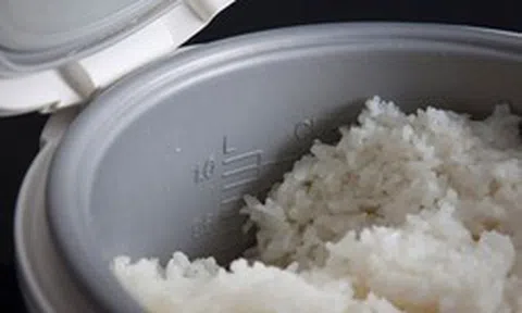 Lời khuyên cho người hay ăn cơm nguội