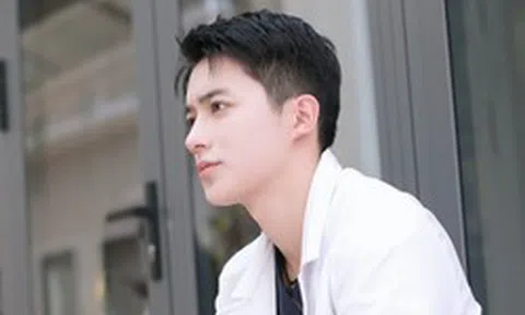 'Nam thần' Y Hà Nội gây sốt: IELTS 8.0, chọn ngành ung thư, từng muốn bỏ học