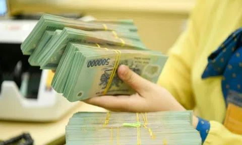 Lãi suất huy động neo cao dù áp lực thanh khoản 'hạ nhiệt'