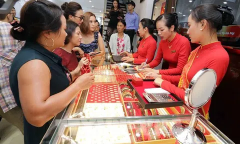 Giá vàng hôm nay (15/9): Đứng im chờ Fed tăng lãi suất