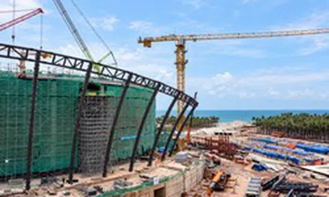 50 cột trụ mang biểu tượng Rồng - Tiên dần lộ diện tại Nhà hát APEC Phú Quốc