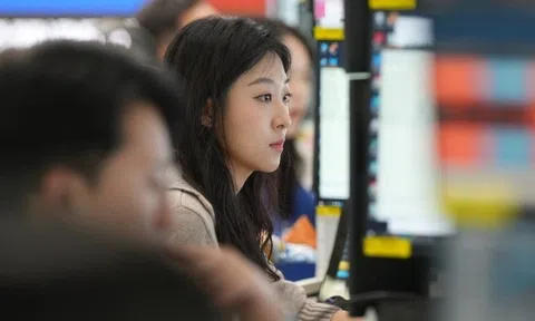 Người trẻ Hàn Quốc mua cổ phiếu, trái phiếu để 'dưỡng già'