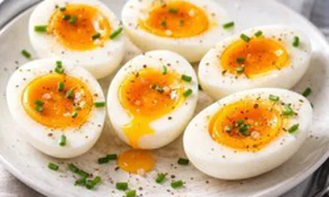 Ăn một quả trứng mỗi ngày có làm tăng mỡ máu?