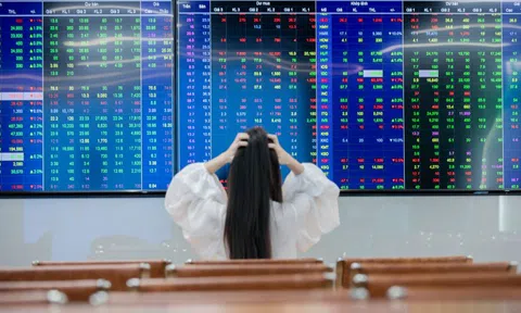 Cổ phiếu dầu khí đồng loạt lao dốc