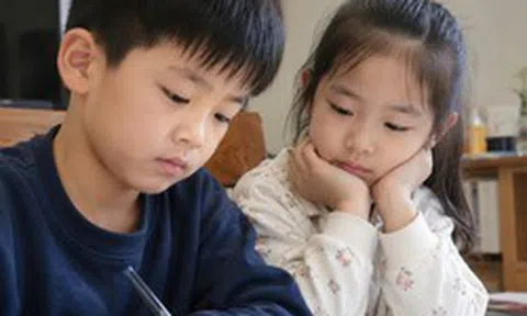 Một hiện tượng đáng chú ý đang xảy ra ở rất nhiều gia đình: Nếu bố mẹ kinh tế bình thường, đừng hy sinh quá nhiều cho con cái!