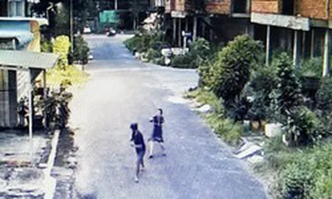Thanh niên áp sát, giật phăng sợi chuyền của người phụ nữ, đem bán được 27,55 triệu đồng