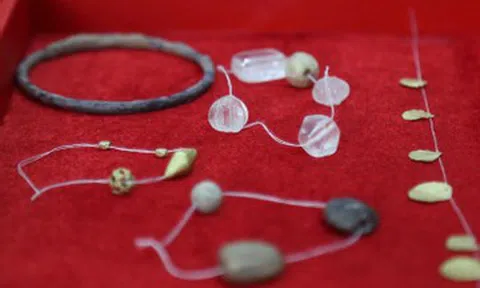 Hé lộ những di vật bên trong mộ gạch cổ 1.500 năm tuổi ở Nghệ An