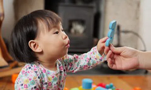 Trẻ trước 3 tuổi có thông minh hay không, chỉ cần nhìn 3 biểu hiện này là rõ