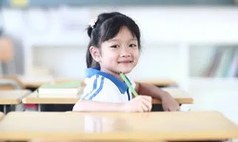 Một giáo viên chủ nhiệm lâu năm nhận ra: Những đứa trẻ âm thầm tiến bộ, cha mẹ đều đang làm 4 điều này