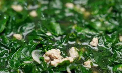 Loại rau quen thuộc giàu vitamin C hơn cả cam, ở chợ Việt vừa nhiều vừa rẻ