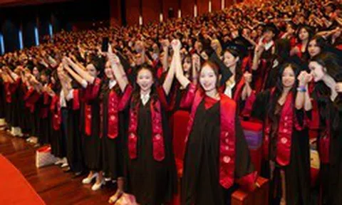 Thủ khoa duy nhất phát biểu trong lễ tốt nghiệp của trường ĐH Ngoại thương: 'Hãy làm một điều có ý nghĩa' thay vì 'hãy thành công'