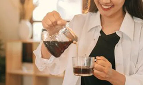 Uống trà mỗi ngày có thể gây hại cho thận? Bác sĩ cảnh báo: Cách uống trà này là nguy hiểm nhất