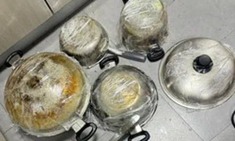 Chiếc nồi dùng 20 năm vẫn sáng như mới: Người phụ nữ trung niên tiết lộ cách làm sạch khiến nhiều người bất ngờ