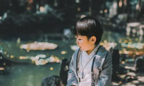 Đừng đi đâu cũng kể chuyện của con: Dù con xuất sắc hay bình thường, cha mẹ tốt nhất nên biết giữ lời