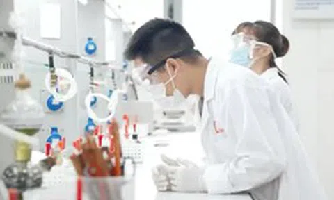 Mức điểm nào để sinh viên được nhận học bổng 3,7-5,5 triệu đồng/tháng của Chính phủ?