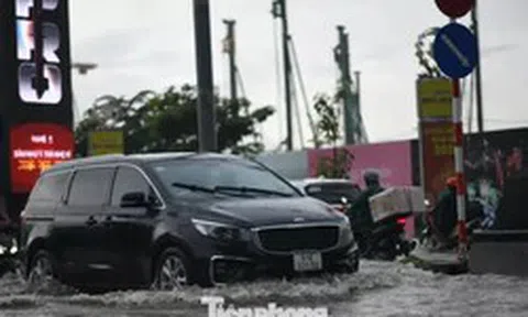 Trung tâm TPHCM ngập sâu