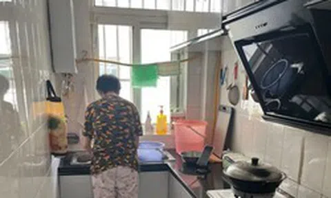Cụ bà 75 tuổi sống một mình trong căn nhà nhỏ: Tự lo từng bữa cơm, bình yên già đi, không làm phiền con cháu