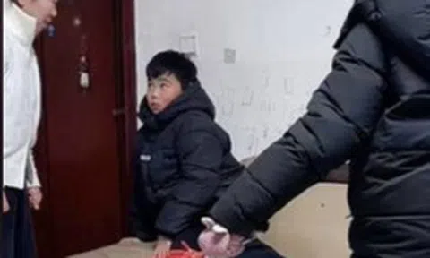Clip khiến nhiều người xem xong không thể cười nổi: Cách giáo dục của gia đình này đang quá sai rồi!