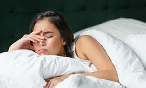 Thói quen ngủ này có thể âm thầm ảnh hưởng đến tim, liên quan đến suy tim và đột quỵ, đáng tiếc nhiều người vẫn làm mỗi đêm