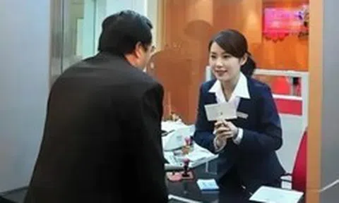 Sổ tiết kiệm còn hơn 138 triệu đồng nhưng ngân hàng chỉ cho rút 69 triệu, còn khẳng định: “Không tìm thấy số tiền còn lại trên hệ thống”
