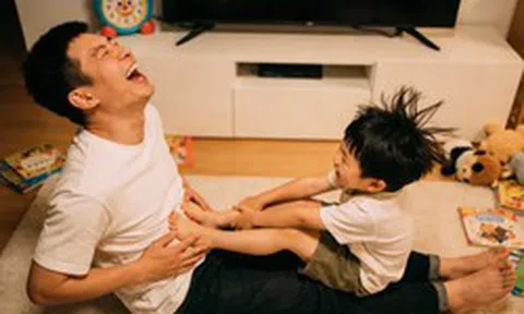 Nếu nhà bạn có con trai: Cho con 4 thứ này còn giá trị gấp ngàn lần tiền bạc, xe sang!