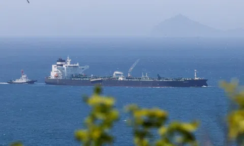 Cước tàu dầu qua eo biển Hormuz lập kỷ lục chưa từng có