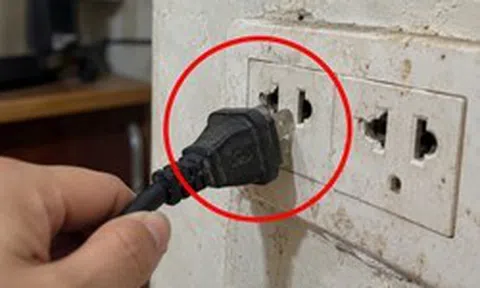 Phích cắm điện bị lỏng nên làm gì đầu tiên?