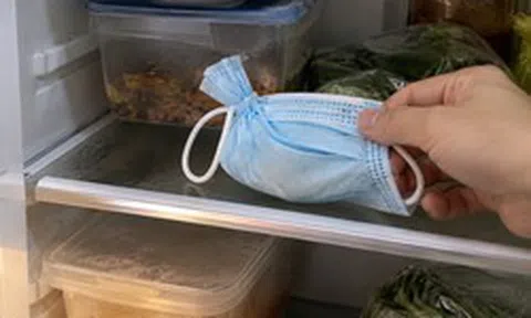 Vì sao nên đặt khẩu trang y tế vào tủ lạnh?