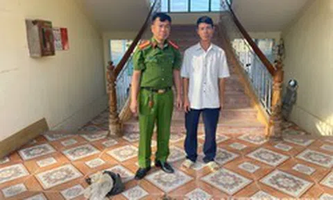 Đào móng nhà, phát hiện vật thể gỉ sét chôn vùi dưới lòng đất, gia chủ lập tức dừng thi công để trình báo công an