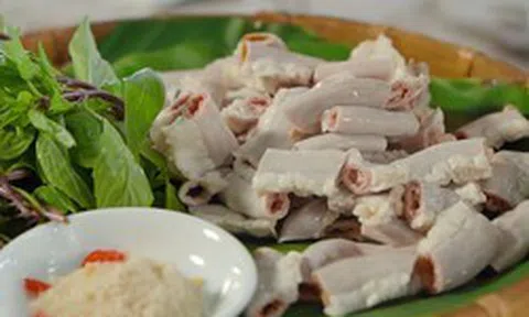 2 thói quen ăn thịt, lòng lợn cần bỏ ngay