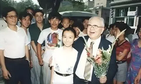 Cú trượt dài của nữ thần đồng từng xuất hiện trên đài truyền hình quốc gia, sau đó lại bỏ học và làm mẹ đơn thân