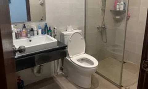 Tại sao ngày càng nhiều gia đình không còn đặt lavabo trong nhà vệ sinh? 2 cách bố trí giúp cả nhà đỡ cảnh phải “chờ nhau”