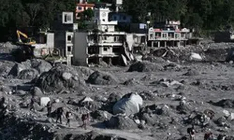Du khách bất ngờ trở về sau 37 ngày mất tích trong thảm họa lũ quét Nepal