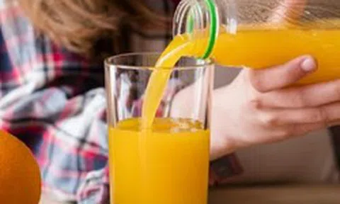 Uống nước ép suốt 1 tháng để giảm cân, cô giáo 32 tuổi ngỡ ngàng khi đi khám