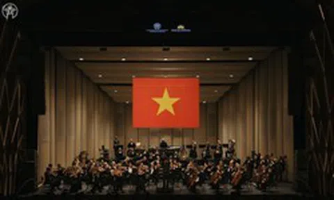 “Tiến quân ca” mở màn đêm diễn của London Symphony Orchestra tại Hà Nội