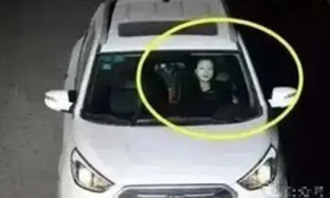 Camera ghi lại lúc nửa đêm, tài xế có biểu hiện "lạ"