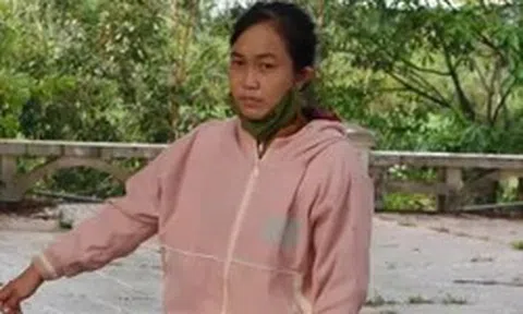Giả vờ hỏi mua nữ trang rồi đeo cả lượng vàng bỏ chạy