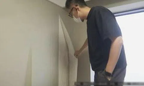 3 người đổ bệnh sau khi sang nhà mới, gia chủ sững sờ khi bóc lớp giấy dán tường