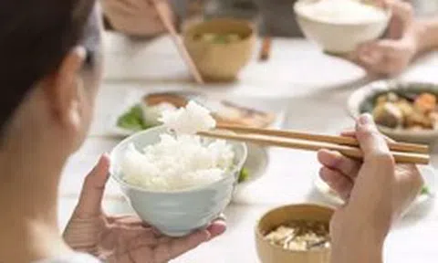 Lời khuyên cho những gia đình dùng bát sứ ăn cơm mỗi ngày