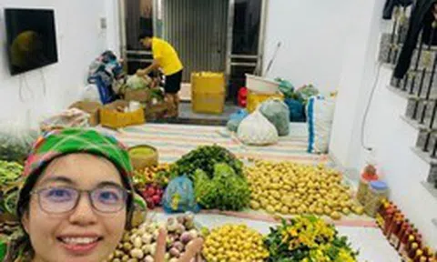 Cặp vợ chồng cất bằng đại học đi bán rau, từng bị mối hàng lừa, đi xin lỗi từng khách và thành quả sau 2 năm