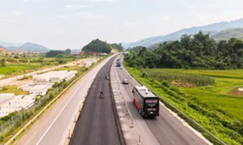 Hơn 120km trên cao tốc Nội Bài - Lào Cai thay đổi ra sao sau một năm mở rộng?