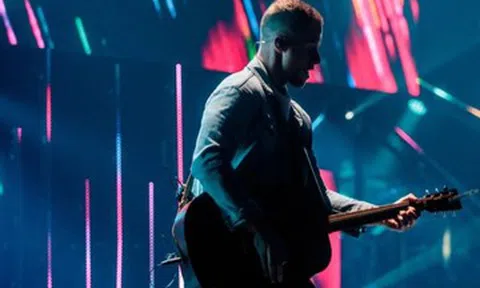 Thi sinh Idol khóc nức nở khi bị kết án tù chung thân