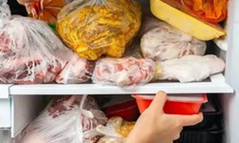 Ngày càng nhiều người mắc ung thư đại trực tràng, bác sĩ thở dài: "Đừng ăn 5 món để lâu trong tủ lạnh"