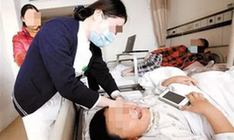 Cậu bé 8 tuổi đã suýt chết vì suy thận cấp, cả đời chạy thận, bác sĩ tức giận: "Bố mẹ chiều quá hóa hại con!"
