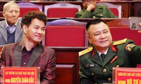 Cục trưởng Xuân Bắc và NSND Tự Long trở lại sân khấu