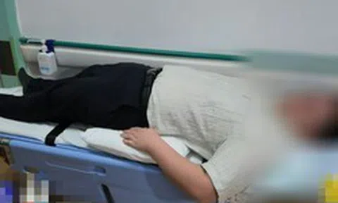Bị đau lưng, người đàn ông kê gối khi ngủ, sáng hôm sau liệt hai chân: Bác sĩ lên tiếng cảnh báo